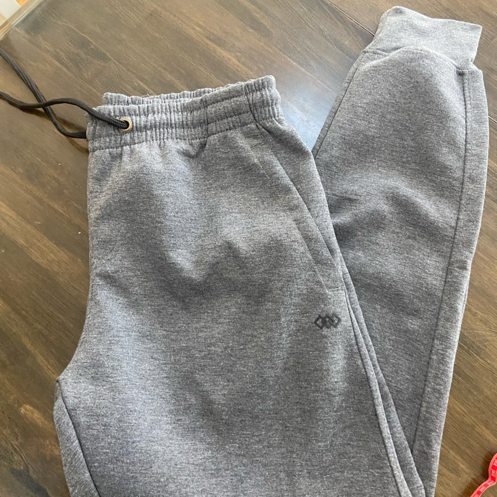 Men’s medium Leg3nd jogger pants